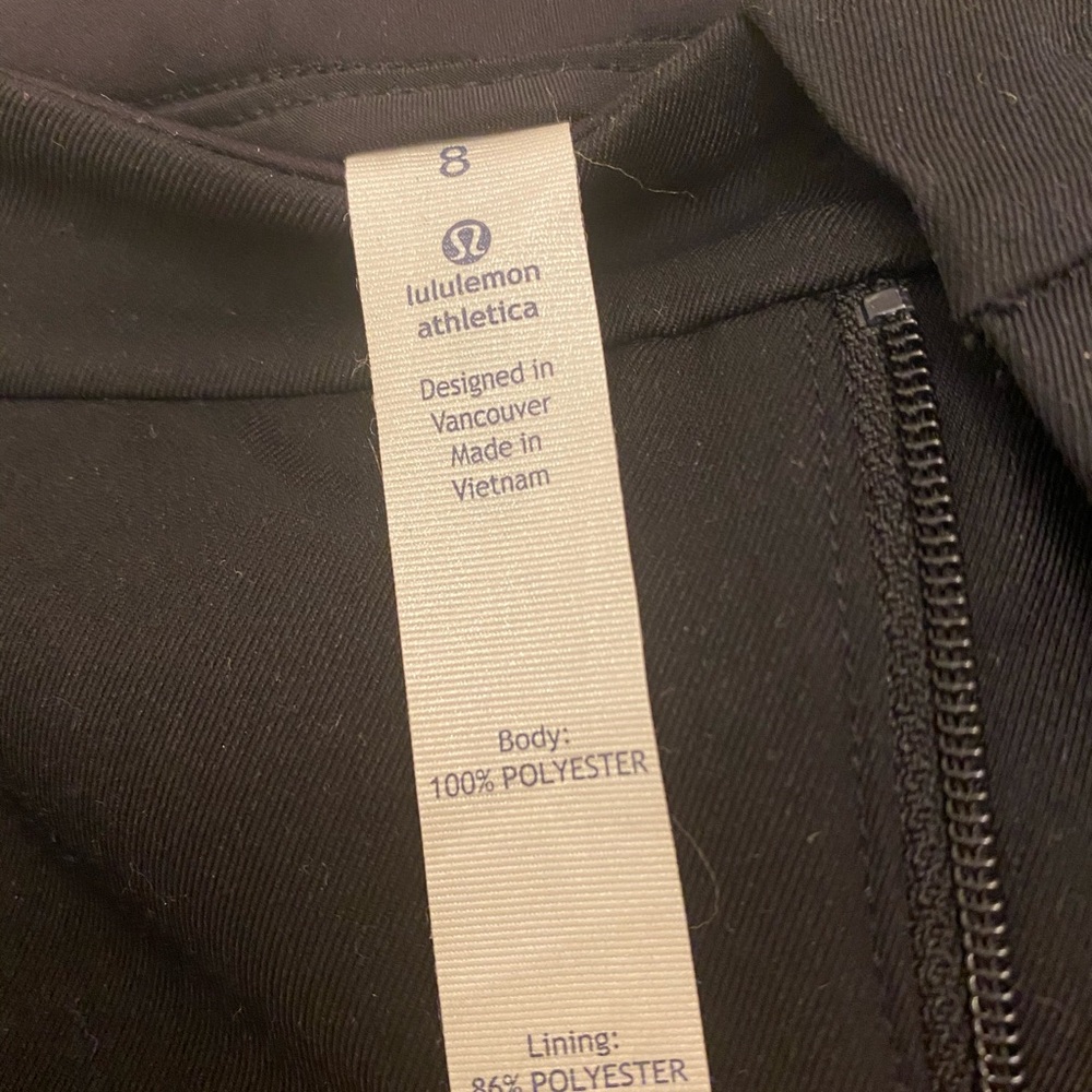 Lululemon black trousers, women’s size 8. NWOT.
